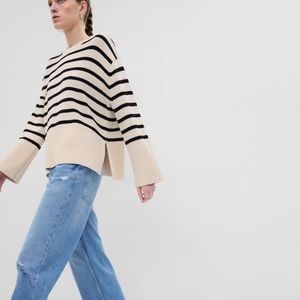 Gap 24/6 Split-Hem Crewneck Sweater
